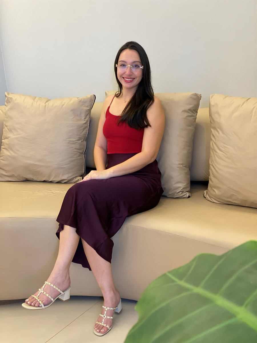 Dra. Débora Bernardo, cirurgiã-dentista